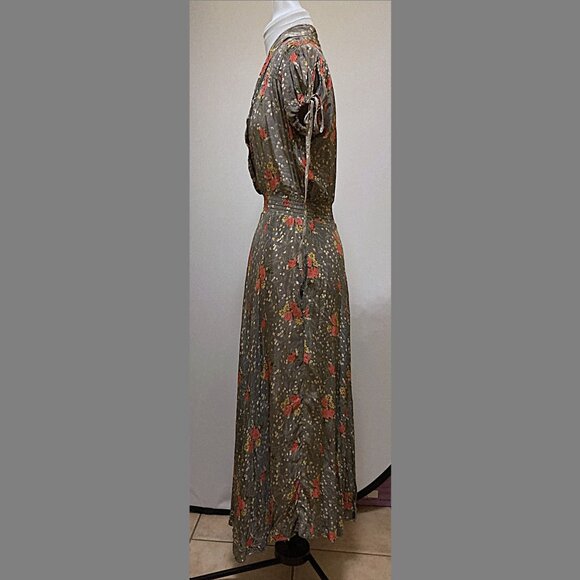 Vintage 1940s-style rayon cap sleeve grey floral dress with smocking - Picture 2 of 8